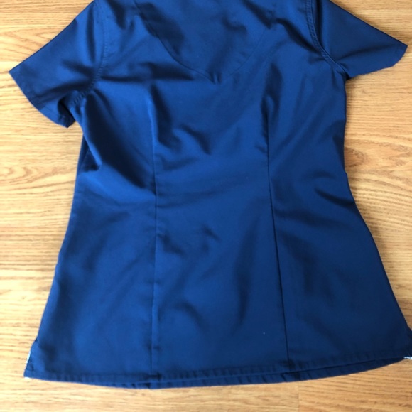 urbane scrub top - Picture 2 of 2